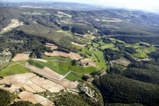 Vista aèria de la zona de Valldossera, que aplega diverses urbanitzacions de l&#039;extrem sud-est del municipi de Querol, a l&#039;Alt Camp