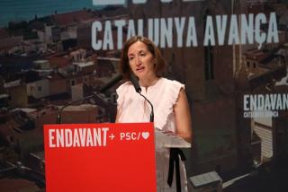 La cap de llista del PSC a Tarragona, Valle Mellado, intervenint en un acte del partit a la ciutat