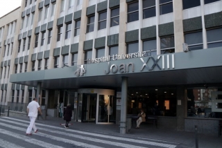 Imatge d&#039;arxiu de l&#039;accés principal a l&#039;Hospital Joan XXIII de Tarragona, amb el rètol amb el nom del centre
