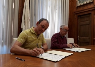 El regidor d&#039;Habitatge i de Serveis Socials de Valls, Jordi Cartanyà, i el vicepresident de la Fundació Ciutat de Valls, Jordi París, han signat el conveni