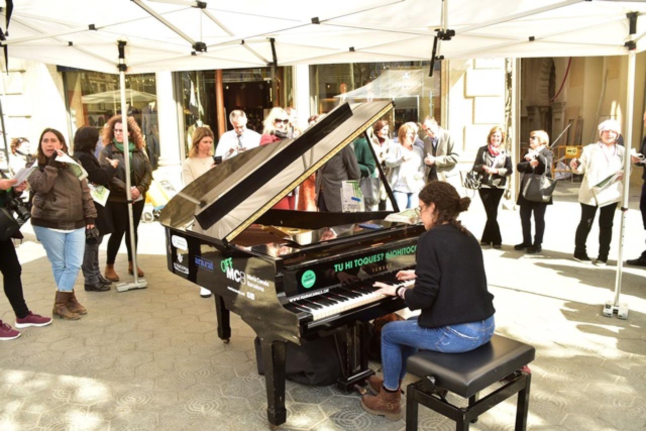 Aquest dimarts 6 de juny, durant tot el dia, es col·locarà un piano de cua a la plaça Catalunya de l&#039;Hospitalet de l&#039;Infant, per qui vulgui tocar-lo