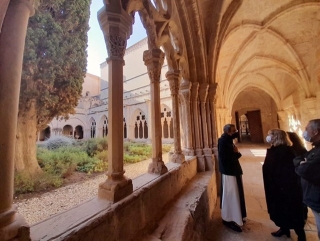 La consellera de Cultura, Natàlia Garriga Ibáñez, ha visitat avui el Reial Monestir de Santa Maria de Poblet, on s’ha reunit amb l’abat del monestir, el pare Octavi Vilà, i el prior Rafel Barruè