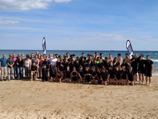 Els participants a la prova de natació d&#039;aigües obertes, ahir, a la platja Llarga de Tarragona