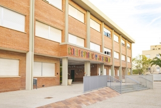 Imatge exterior de l&#039;escola Mn. Ramon Bergadà