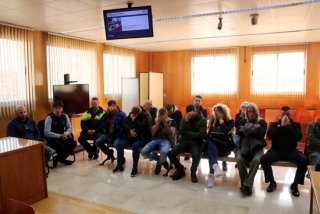Imatge dels processats asseguts al banc dels acusats de l&#039;Audiència de Tarragona, el 2 de març del 2020