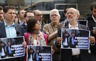 Protesta parlamentària ahir a Brussel·les contra l&#039;empresonament de Jordi Cuixart i Jordi Sánchez