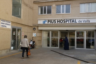 Imatge de l&#039;entrada principal al Pius Hospital de Valls, el 12 de març del 2020