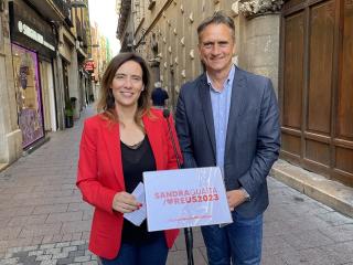 La candidata del PSC, Sandra Guaita, amb el número 2, Josep Baiges, en un acte d&#039;aquesta campanya electoral