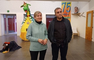 La regidora d&#039;Educació i Política Lingüística, Teresa Rull, ha presentat el nou casal lingüístic acompanyada pel director de l&#039;Escola La Candela, Llorenç Gimeno