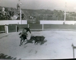 Una antiga imatge de la plaça de toros de Segur de Calafell quan estava oberta al públic