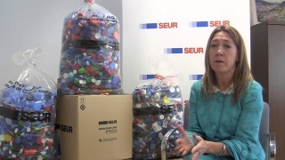 Ercros participa en la recaptació de taps de plàstic de la Fundació Seur per ajudar en el tractament de nens amb afectacions greus