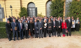 Foto de grup dels participants en la Taula Estratègica del Corredor Mediterrani celebrada a Barcelona