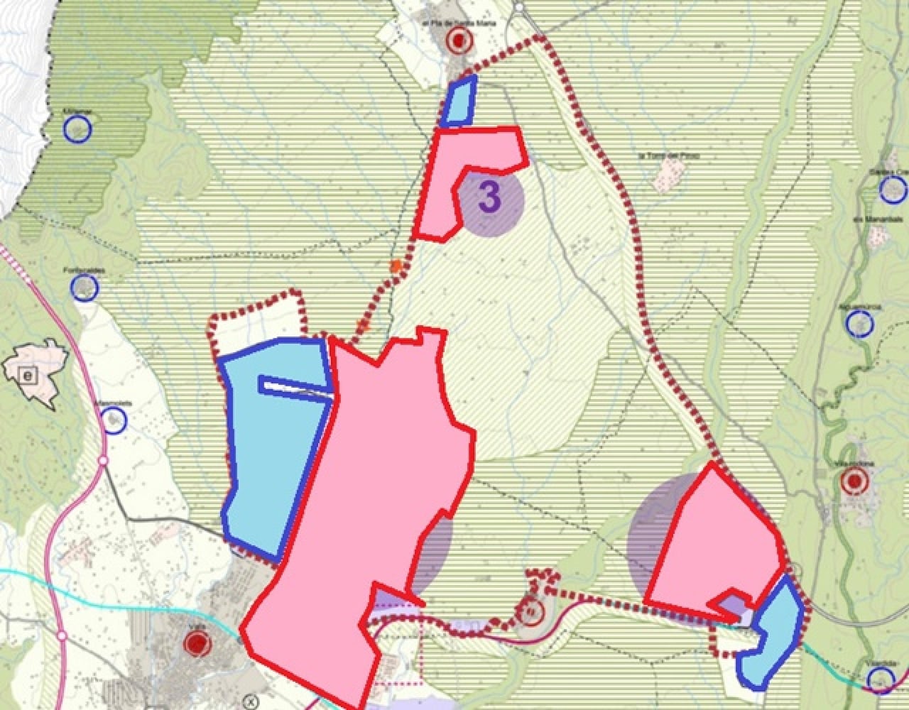 En color blau, els polígons actuals de Valls, el Pla i Bràfim-Alió i, en rosat, les tres grans zones industrials logístiques que es volen crear amb el PDUAE