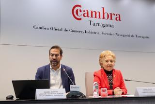 El secretari general de la Cambra de Comerç de Tarragona, Daniel Martín, i la presidenta de l&#039;ens, Laura Roigé, durant el balanç anual d&#039;aquest dilluns