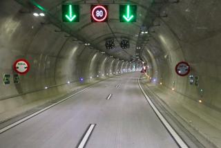 Imatge de l&#039;interior del túnel del Coll de Lilla de l&#039;A-27, el dia de la inauguració