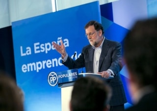 El president del govern espanyol, Mariano Rajoy, gesticula en la cloenda de la darrera convenció &#039;L&#039;Espanya emprenedora&#039; a Elx