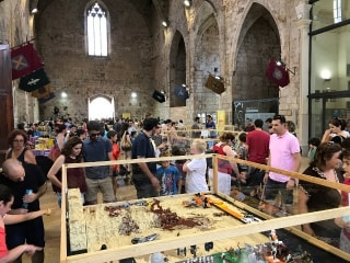 Els visitants van assistir al claustre de Sant Francesc, l&#039;epicentre del festival Brickània