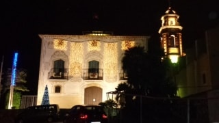 La façana de l&#039;Ajuntament del Morell il·luminada pel Nadal, en una imatge d&#039;arxiu
