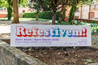 Cartell de la Festa Major de Sant Abdó i Sant Senén del Morell, amb el lema &quot;Refestivem!&quot;