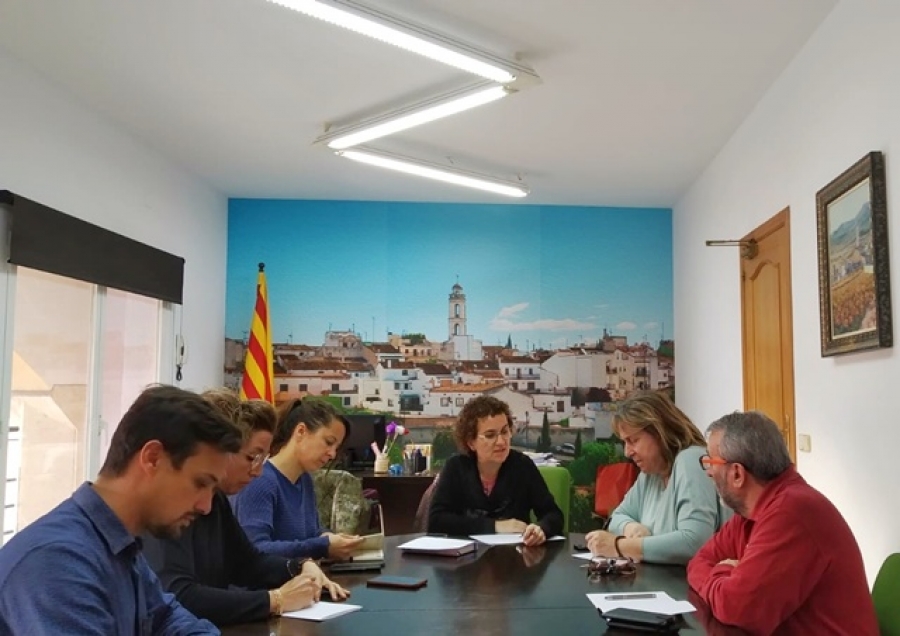 L&#039;alcaldessa de la Bisbal del Penedès, Agnès Ferré, reunida amb la resta de regidors i regidores, en Junta de Govern