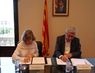 La consellera de Governació, Meritxell Borràs, i l&#039;alcalde de Tarragona, Josep Fèlix Ballesteros, van signar ahir el conveni de col·laboració