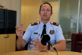 El comissari Josep Maria Estela, cap de la regió policial Camp de Tarragona dels Mossos d&#039;Esquadra, gesticulant durant una entrevista amb l&#039;ACN