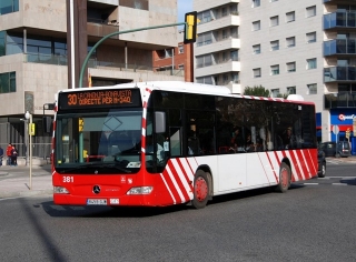 Imatge d&#039;arxiu d&#039;un bus de l&#039;EMT sortint de Tarragona en direcció a Bonavista i a la Canonja