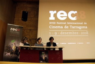 Presentació del Festival REC 2018 a Tarragona amb la regidora de Cultura, Begoña Floria; el director artístic, Javier García Puerto, i la directora de CaixaForum Tarragona, Maria Glòria Olivé