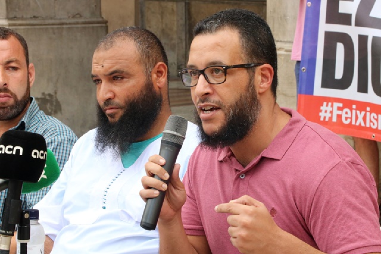 El  president de l&#039;associació islàmica Al-Forkan, Amarouch Azbir, i el president de l&#039;Associació per la Defensa dels Drets de la Comunitat Musulmana (Adecom), Mohamed Said Badaoui, en una imatge d&#039;arxiu