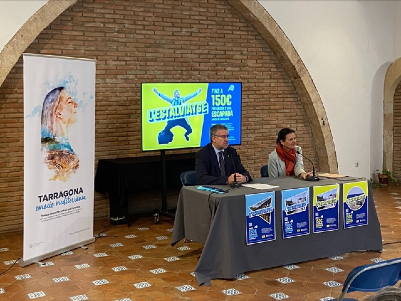 La directora general de Turisme de la Generalitat de Catalunya, Marta Domènech, i l’alcaldede Tarragona, Pau Ricomà, han presentat aquesta campanya turística ‘L’Estalviatge’