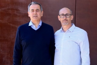 Els alcaldes de Llorenç del Penedès i Banyeres del Penedès, Jordi Marlès i Amadeu Benach, després de declarar als jutjats del Vendrell, el passat 15 de maig 