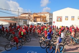 Un centenar de ciclistes de totes les edats van participar en la bicicletada de Roda de Berà, amb motiu de la Setmana de la Mobilitat Sostenible i Segura