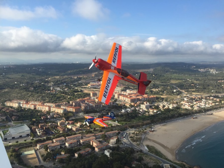 Imatge captada des de dalt d&#039;un dels tres avions que ha sobrevolat Tarragona aquest divendres a la tarda.