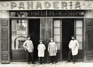 Forn La Flor del Campo, al carrer Fortuny, 15, de Tarragona, a mitjans dels anys deu del segle XX
