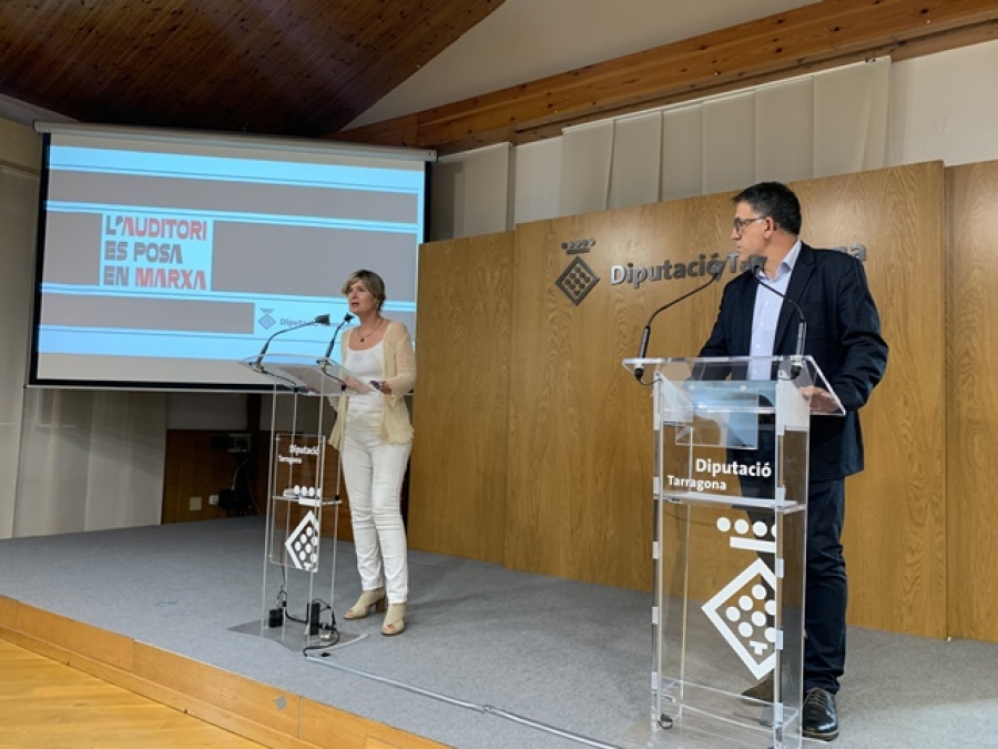 La presidenta de la Diputació, Noemí Llauradó, i el diputat de Cultura, Joan Josep Garcia, van presentar la nova programació de cinema de l&#039;Auditori