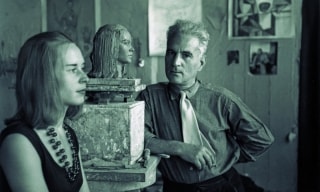 Apel·les Fenosa i la seva dona, Nicole, posen al taller de l&#039;artista establert al Vendrell