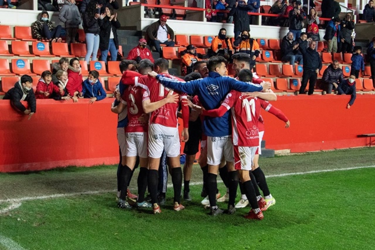 Els jugadors del Nàstic celebren un gol davant l&#039;Atlético Sanluqueño en el partit disputat al Nou Estadi Costa Daurada