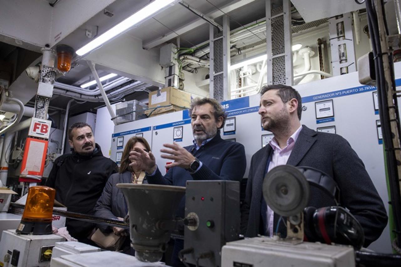 L&#039;alcalde Rubén Viñuales, la consellera de Cooperació, Cecilia Mangini, i el conseller Jordi Collado van visitar el vaixell de Proactiva Open Arms
