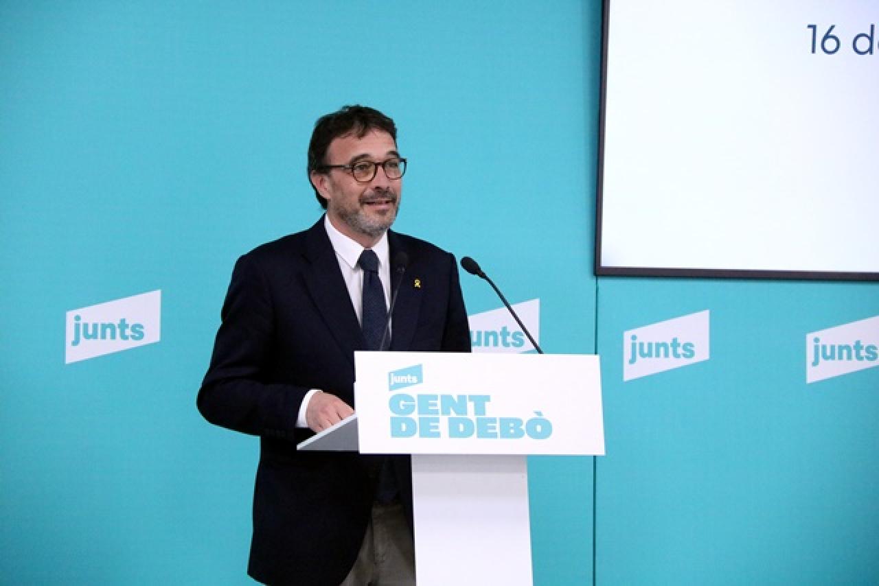 Josep Rius, portaveu de Junts en roda de premsa a la seu del partit