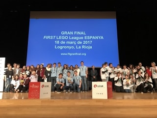 Foto final amb els premiats a la 6a First Lego League