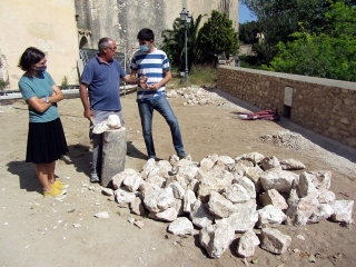 Aquest matí s&#039;han presentat la finalització dels treballs de restauració del mur de l’antic cementiri ubicat a l’entorn de la parròquia
