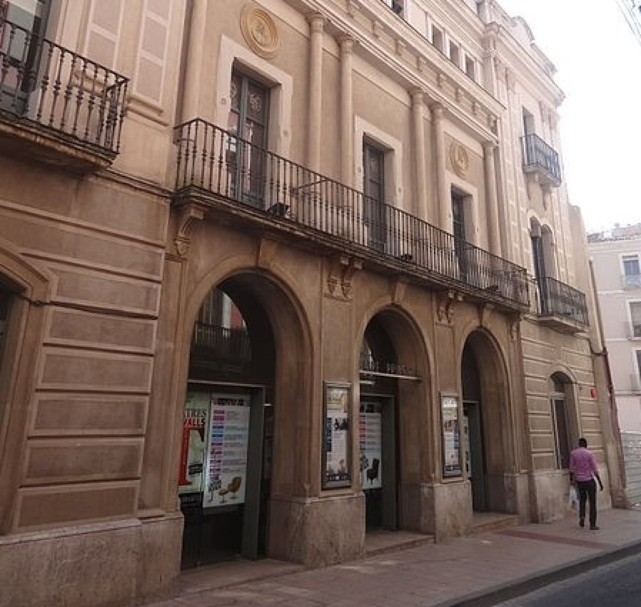 Imatge d&#039;arxiu de l&#039;exterior de les taquilles del Teatre Principal de Valls