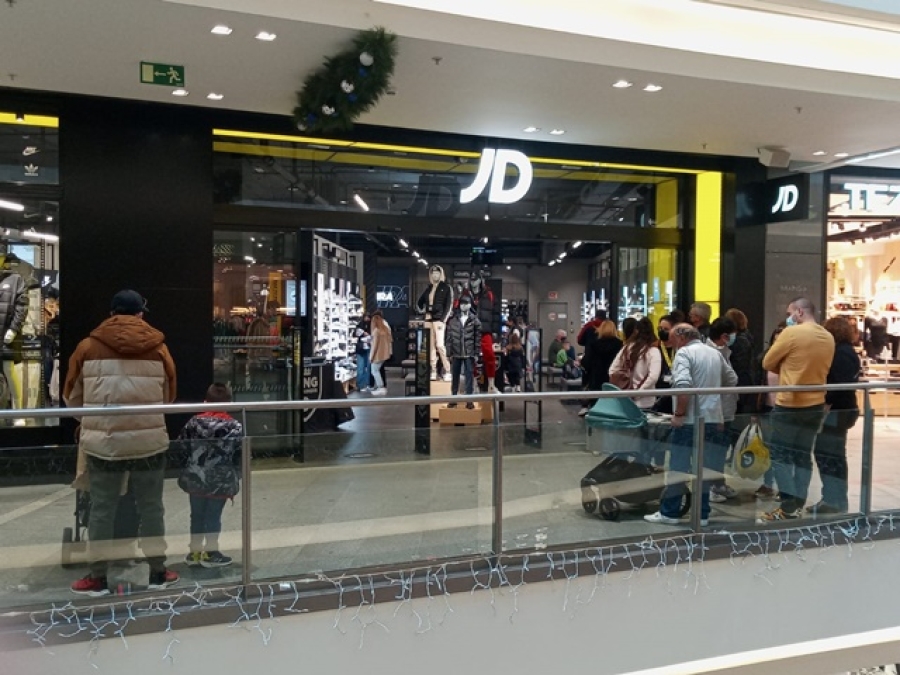 Imatge de l&#039;obertura d&#039;un nou establiment de la firma JD Sports a La Fira Centre Comercial, a Reus