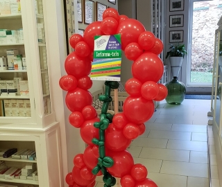 Campanya de la Sida en una farmàcia de Reus