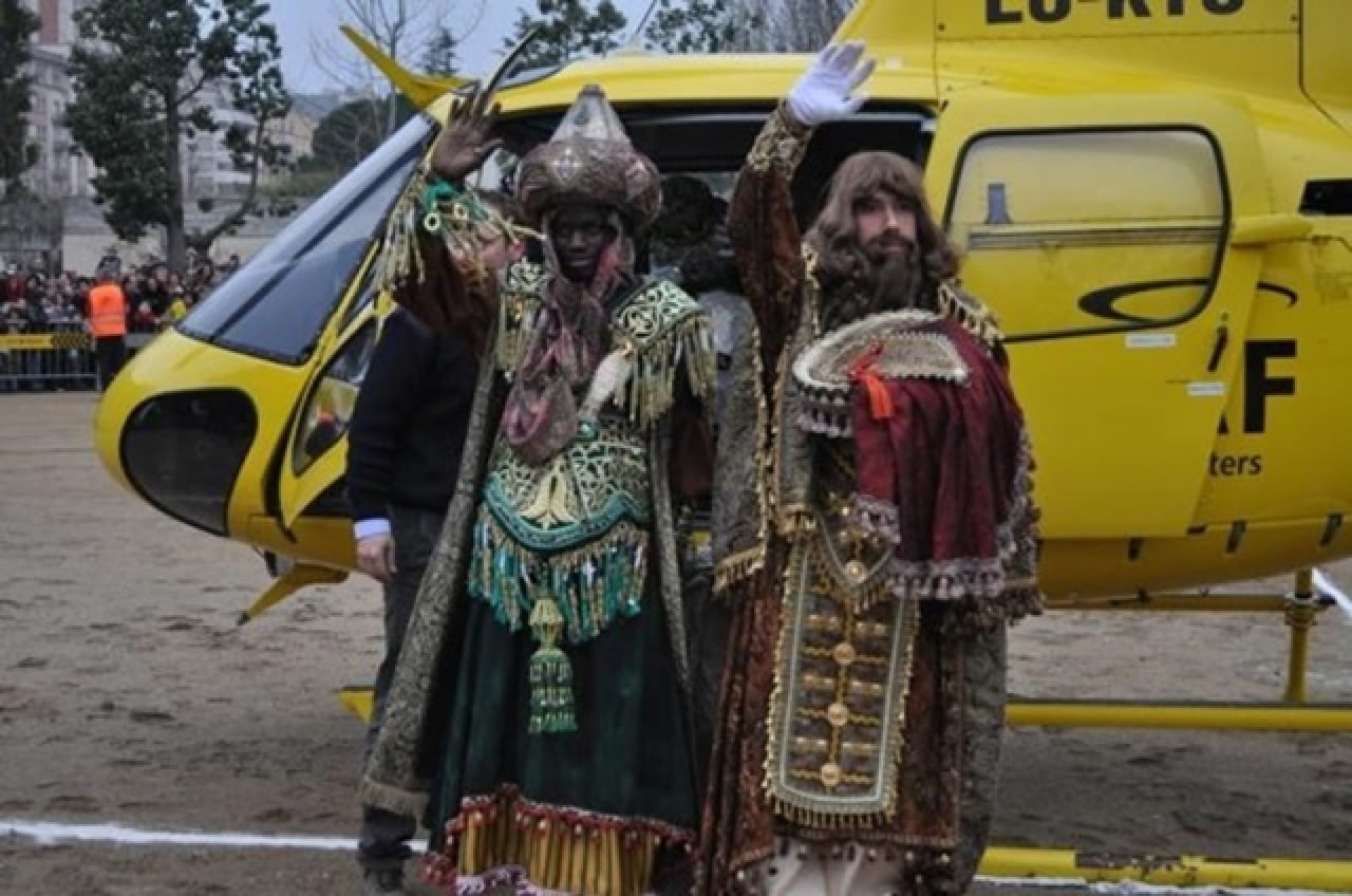 Imatge d&#039;arxiu de l&#039;arribada dels Reis d&#039;Orient en helicòpter, a Reus