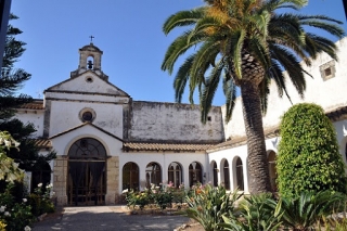 Enguany es programaran visites al patrimoni indià de Torredembarra. A la imatge, el claustre de la Fundació Pere Badia