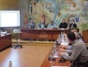 El director de l&#039;Agència de Residus de Catalunya, Josep Maria Tost, a l&#039;esquerra de la imatge, es va reunir amb els alcaldes.