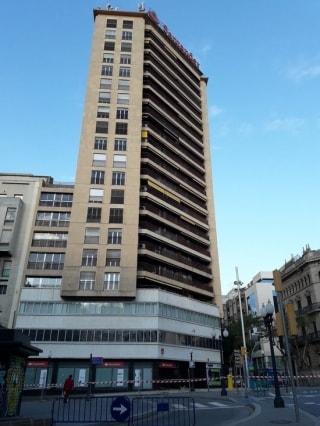 L&#039;edifici Atlàntic de Tarragona, amb els carrers de l&#039;entorn tallats al trànsit
