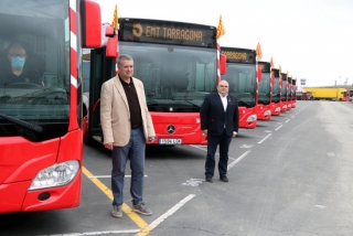 L&#039;alcalde de Tarragona, Pau Ricomà, i del president de l&#039;EMT, Jordi Fortuny, davant dels nous autobusos municipals