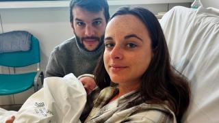 En Víctor, el primer nadó de l&#039;any al Camp de Tarragona, amb els seus pares Ewelina i Rubén